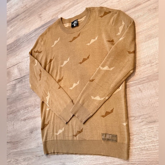 d.RT - Knit Celtic Monogram Sweatshirt (New Without Tags) - Picture 5 of 8